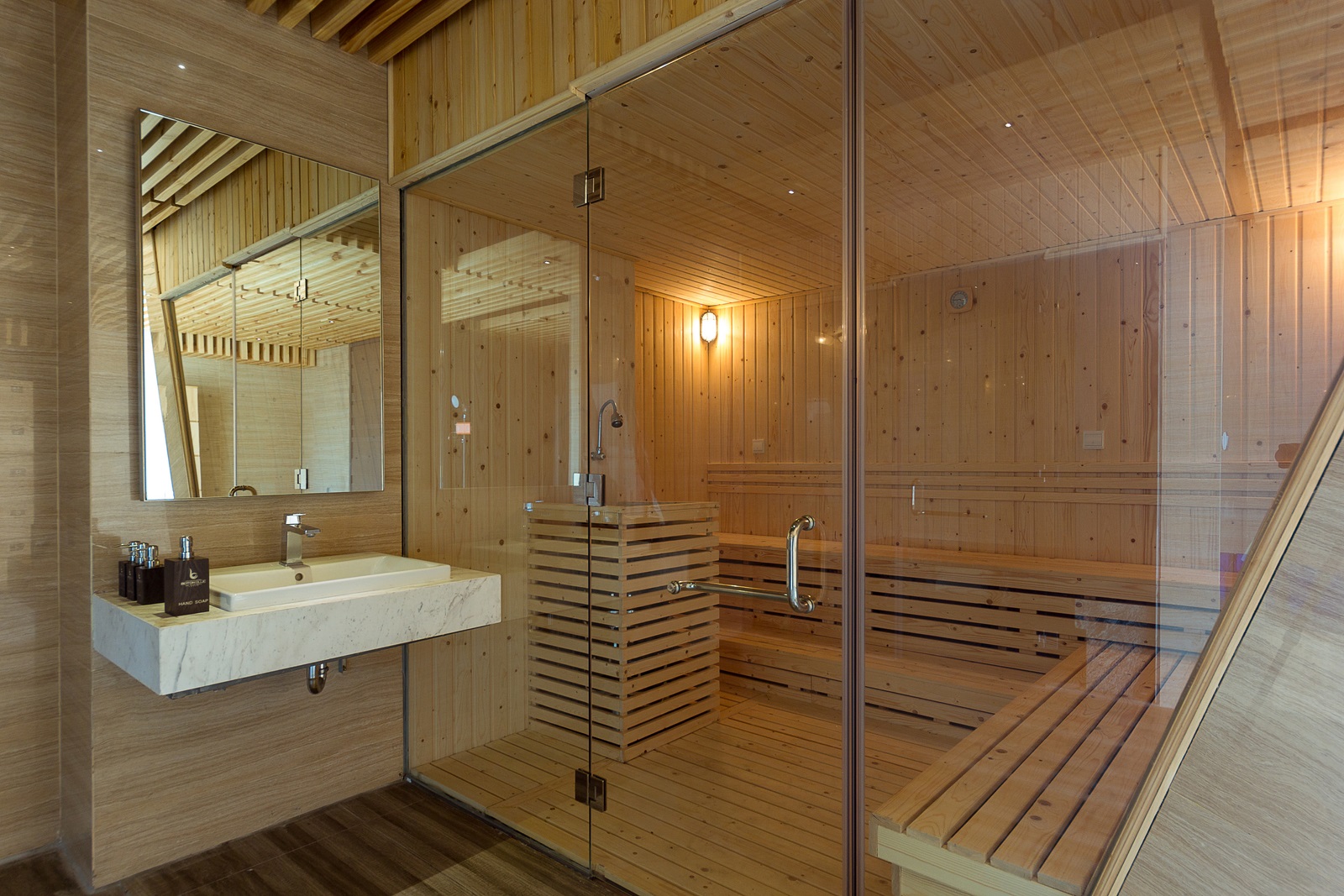 Spa cao cấp Elite được thiết kế tinh tế và sang trọng, mang đến trải nghiệm thư giãn và sảng khoái đặc biệt cho quý khách.
