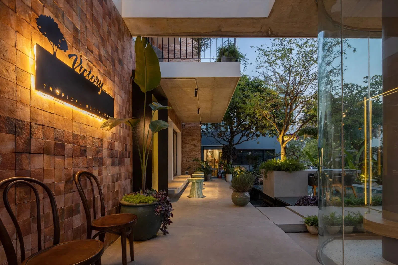 Với kiến trúc thiết kế quán cafe đẹp độc đáo, quán sở hữu cấu trúc hình học cơ bản