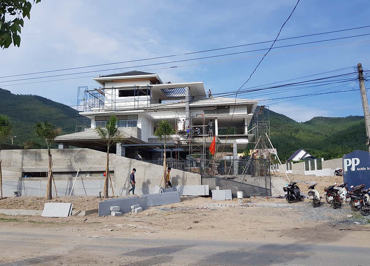 Các không gian thiết kế xây dựng biệt thự đa năng này không chỉ là điểm nhấn về mặt thiết kế mà còn là những "cầu nối" tự nhiên