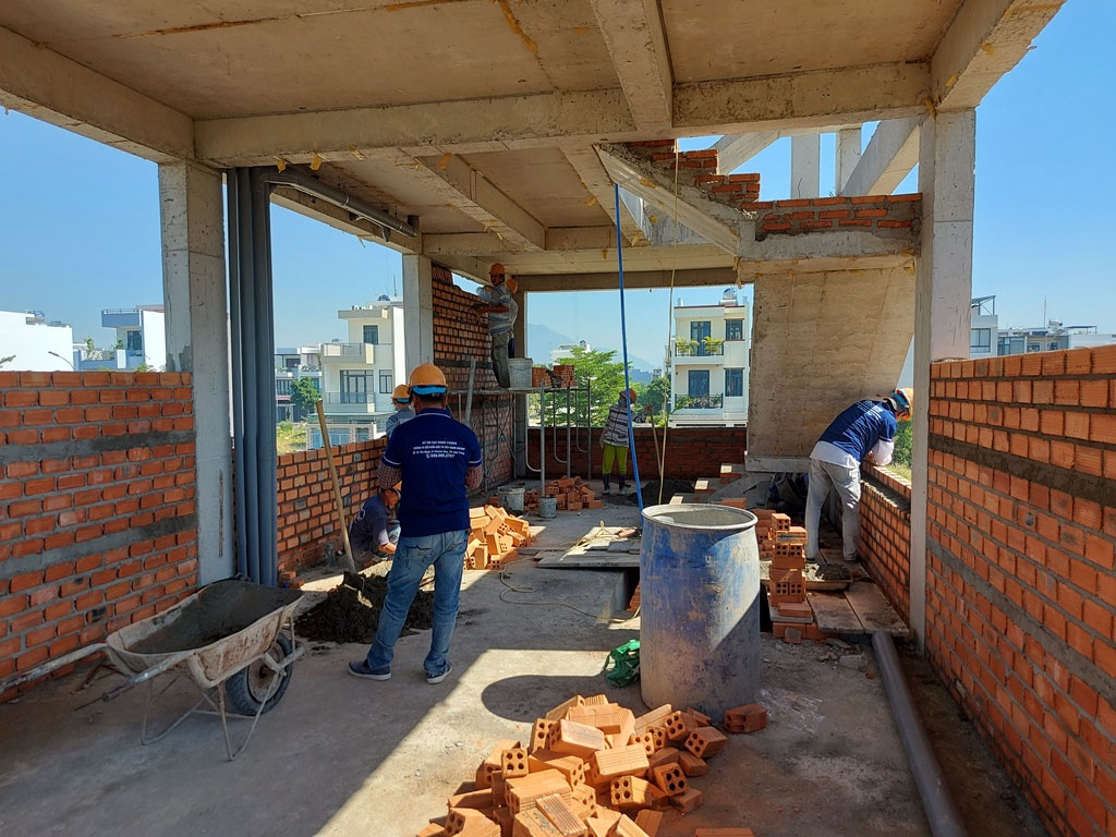 Đội ngũ thợ thi công của Nhân Đạt là những chuyên gia có kỹ năng và kinh nghiệm, đảm bảo chất lượng công trình.