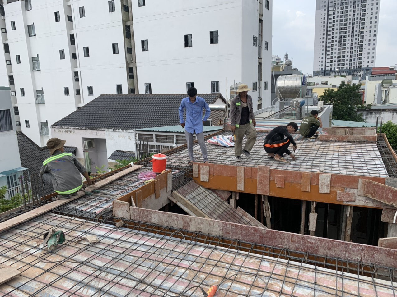 Phần thô xác định cấu trúc và bố cục cơ bản, từ đó định hướng cho công việc hoàn thiện tiếp theo.