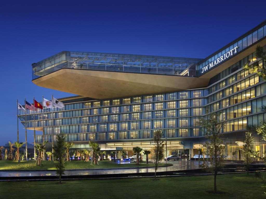 Khách sạn hạng sang (Luxury Hotels)