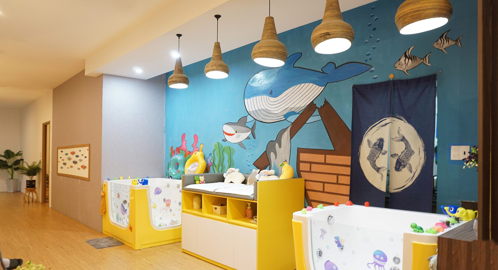 Các đơn vị thiết kế có nhiều năm kinh nghiệm và uy tín thường có mức giá cao hơn do chất lượng dịch vụ và kỹ năng chuyên môn của họ