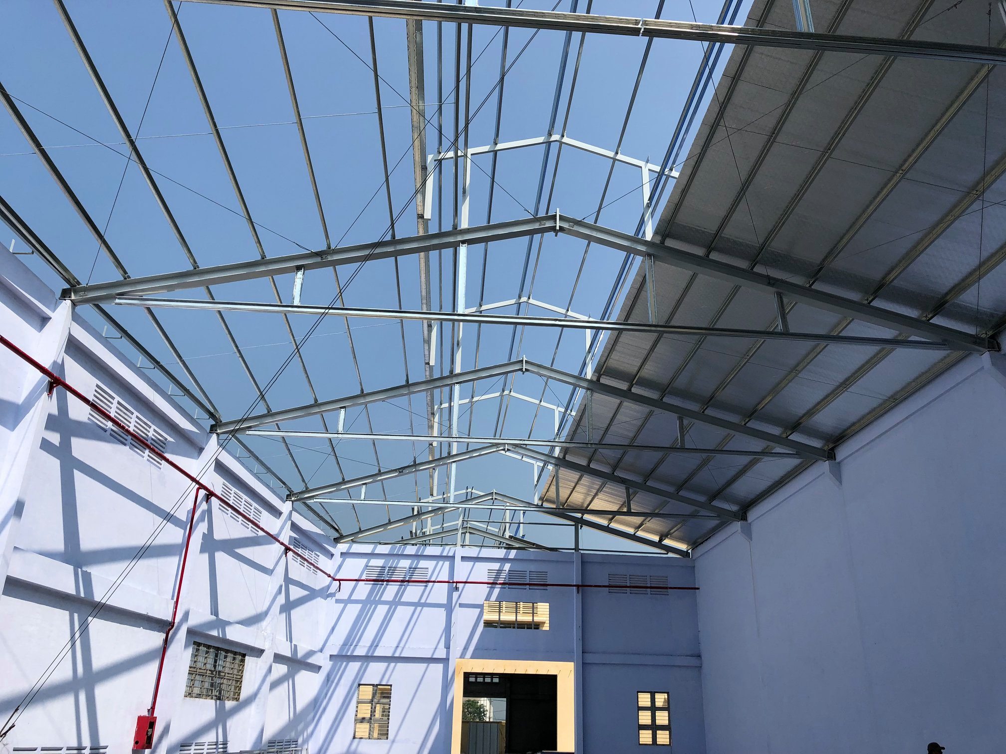 Hệ thống thông gió tự nhiên và quạt thông gió cũng là những lựa chọn kinh tế và hiệu quả.
