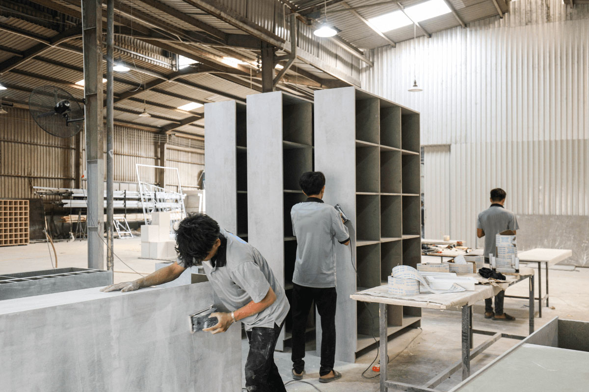 Xưởng nội thất không chỉ là nơi sản xuất các sản phẩm, mà còn đóng vai trò quan trọng trong việc định hình các xu hướng thiết kế mới.